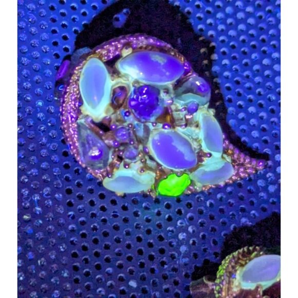 Vintage Gold-Tone Clip-On Earrings W/ White Opalescent & Green Rhinestones Tear - Picture 8 of 8